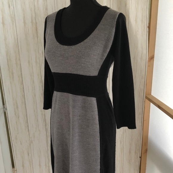 Maggy London Dresses & Skirts - Maggy London Sweater Dress Size M